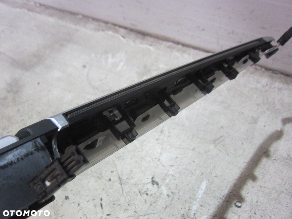 BMW X1 F48 LISTWY KRATKI DEKORY DESKI DRZWI AMBIENTE PERLGLANZ 9347753 LED - 15