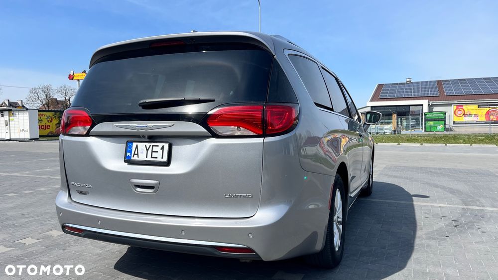 Chrysler Pacifica - 5