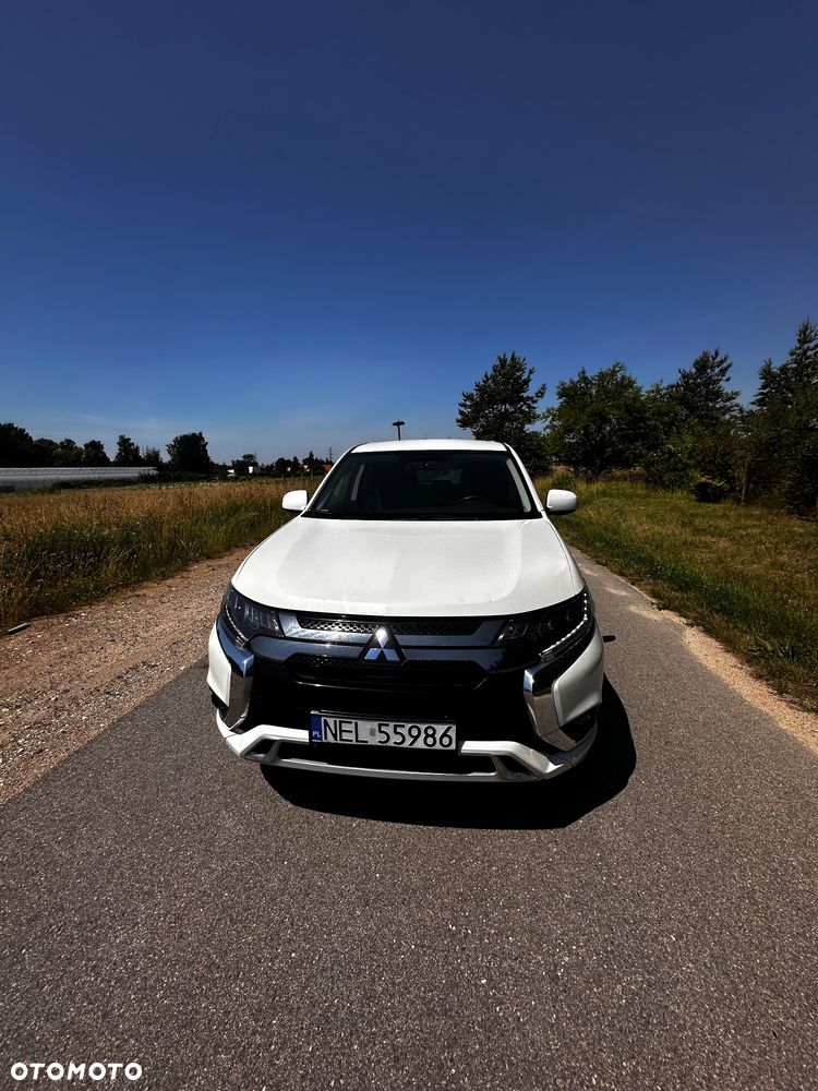 Mitsubishi Outlander - 2