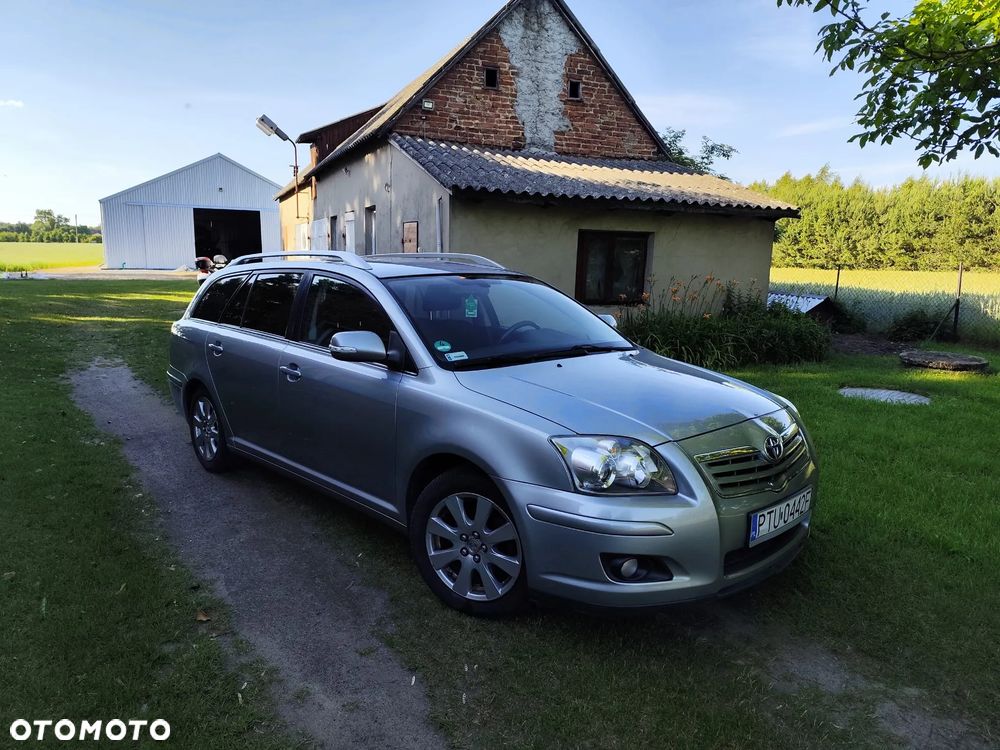 Toyota Avensis 1.8 VVT-i Luna - 1