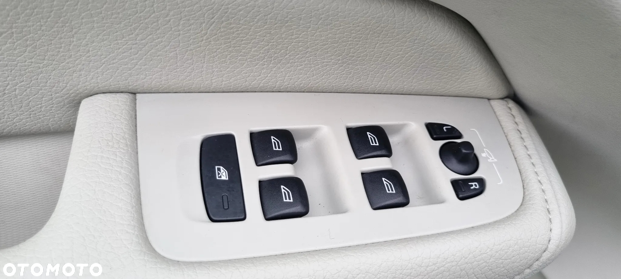 Volvo XC 60 B4 D AWD Geartronic Momentum Pro - 25