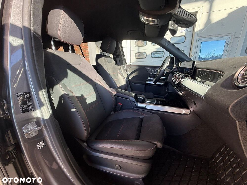 Mercedes-Benz GLB - 14