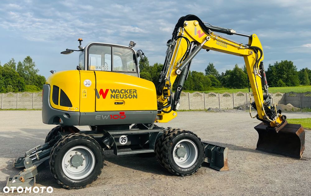 Wacker Neuson EW 100 / ROTOTILT / 4 Łyżki + Widły / Plug + Podpory / Sprowadzona / Koparka Kołowa - 5