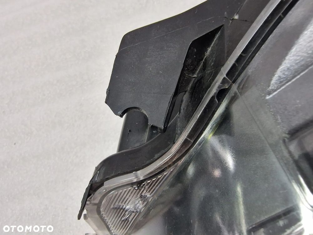 TOYOTA YARIS 3 III LIFT 17- LEWA LAMPA PRZEDNIA PRZÓD SOCZEWKA , NR AUKCJI LA685 - 11