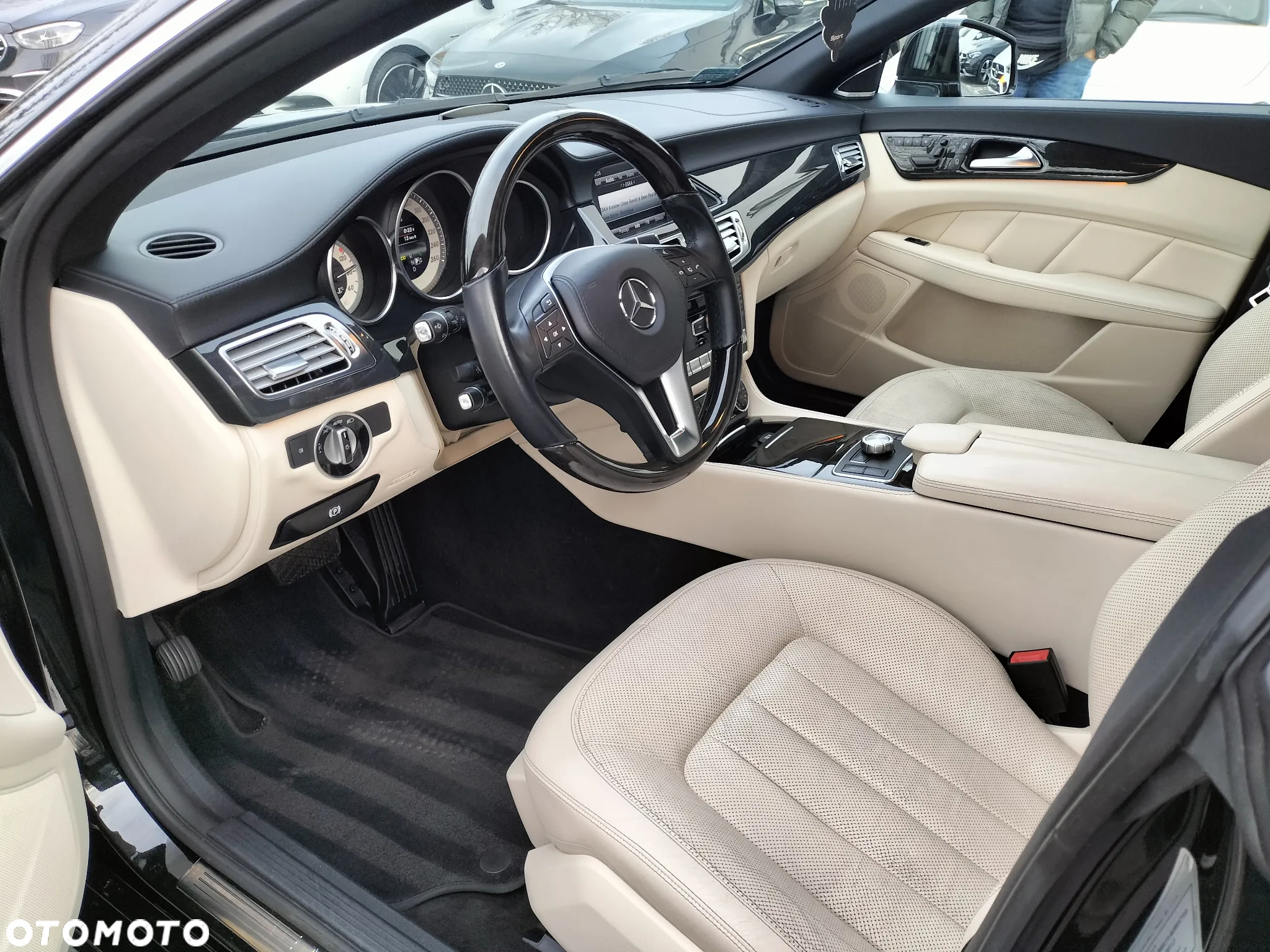 Mercedes-Benz CLS 350 CDI 4-Matic BlueEff - 23