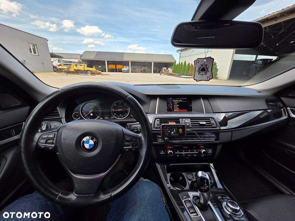 BMW Seria 5 520d xDrive - 13
