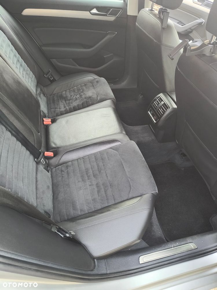 Volkswagen Passat 2.0 TDI (BlueMotion Technology) Highline - 17