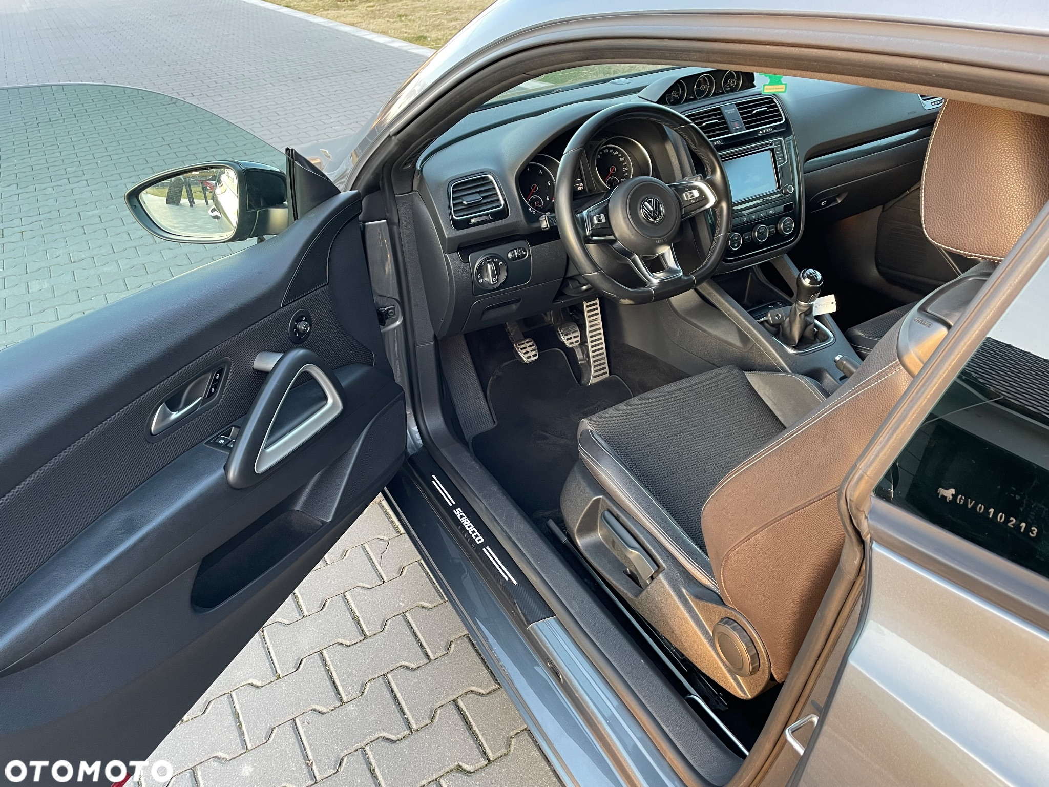 Volkswagen Scirocco 2.0 TDI Blue Motion Technologie Club - 21