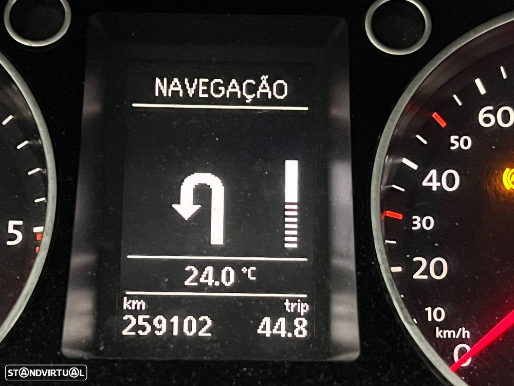 VW Passat Variant 2.0 TDI DSG Highline - 11