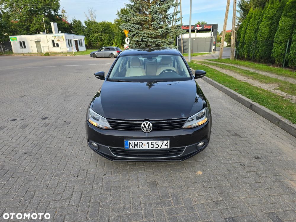Volkswagen Jetta 2.0 TDI Highline DSG - 5