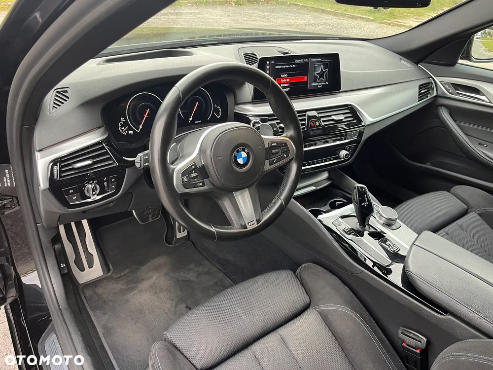 BMW Seria 5 520d M Sport - 10