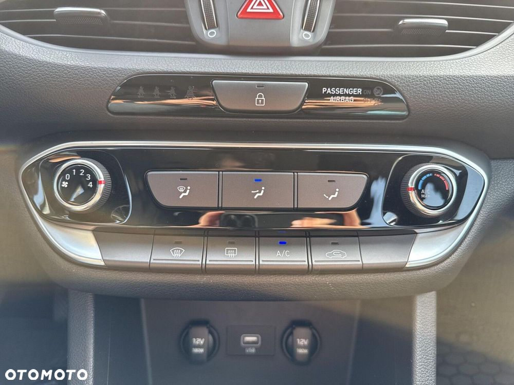 Hyundai i30 1.5 DPI Classic + - 22