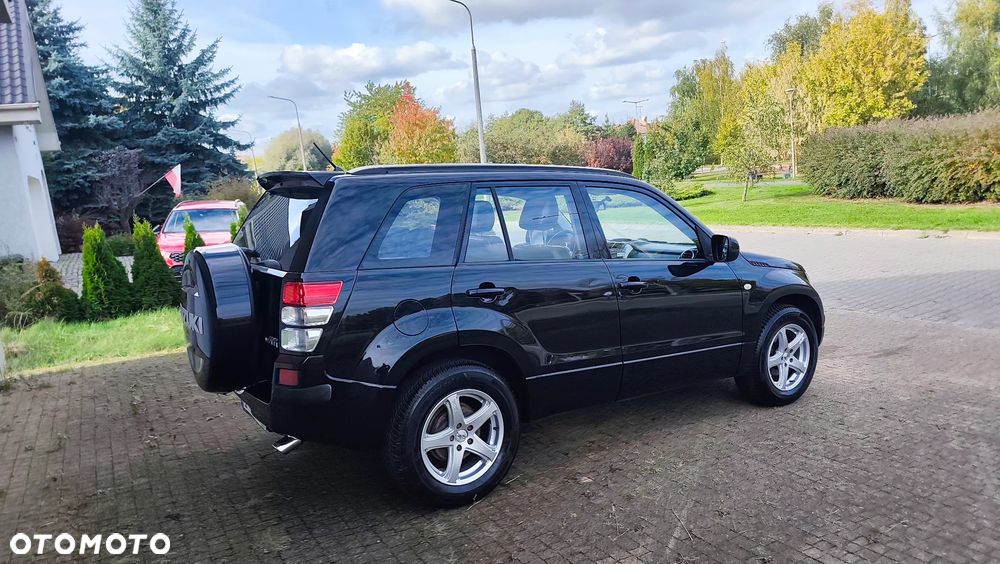 Suzuki Grand Vitara 2.0 De Luxe - 34