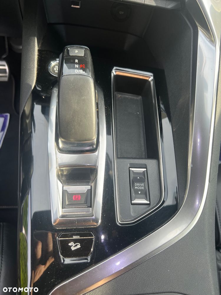 Peugeot 3008 1.6 PureTech Hybrid4 PHEV GT S&S EAT8 - 22