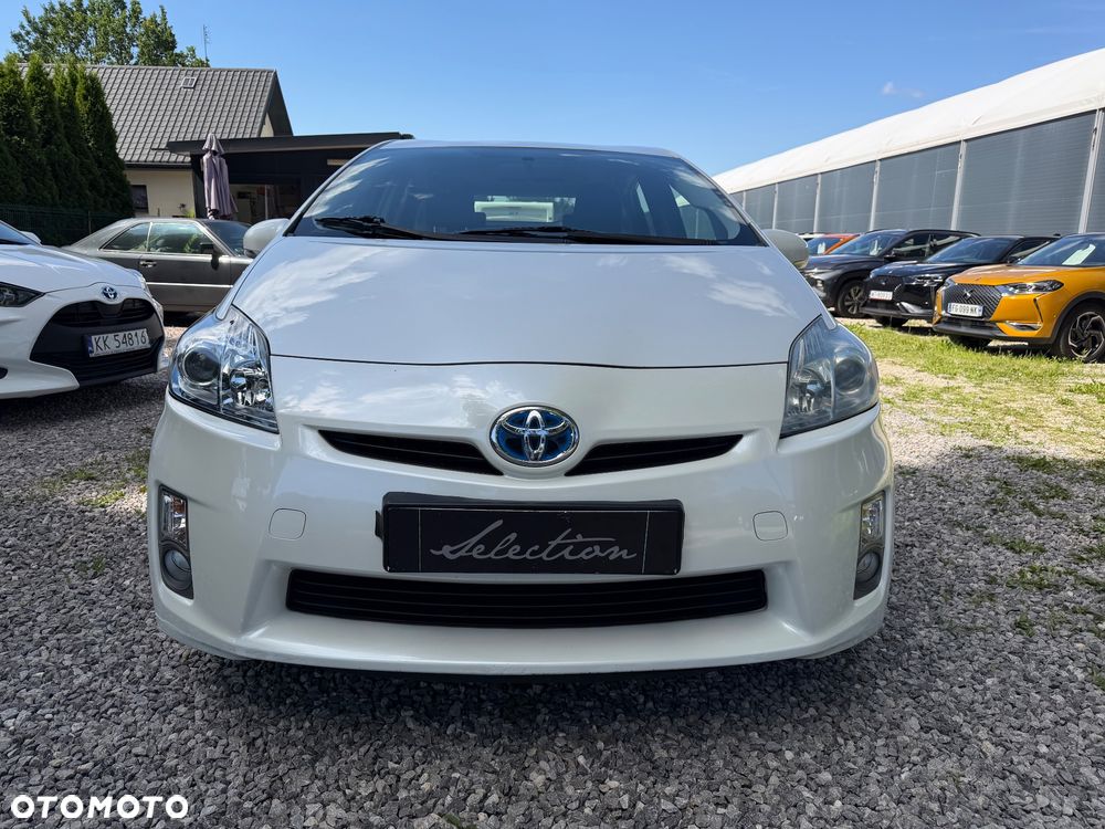 Toyota Prius (Hybrid) - 3