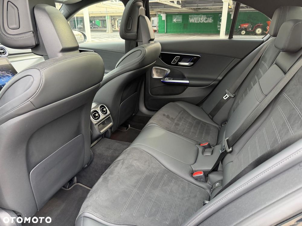 Mercedes-Benz Klasa C 300 4MATIC 9G-TRONIC - 23