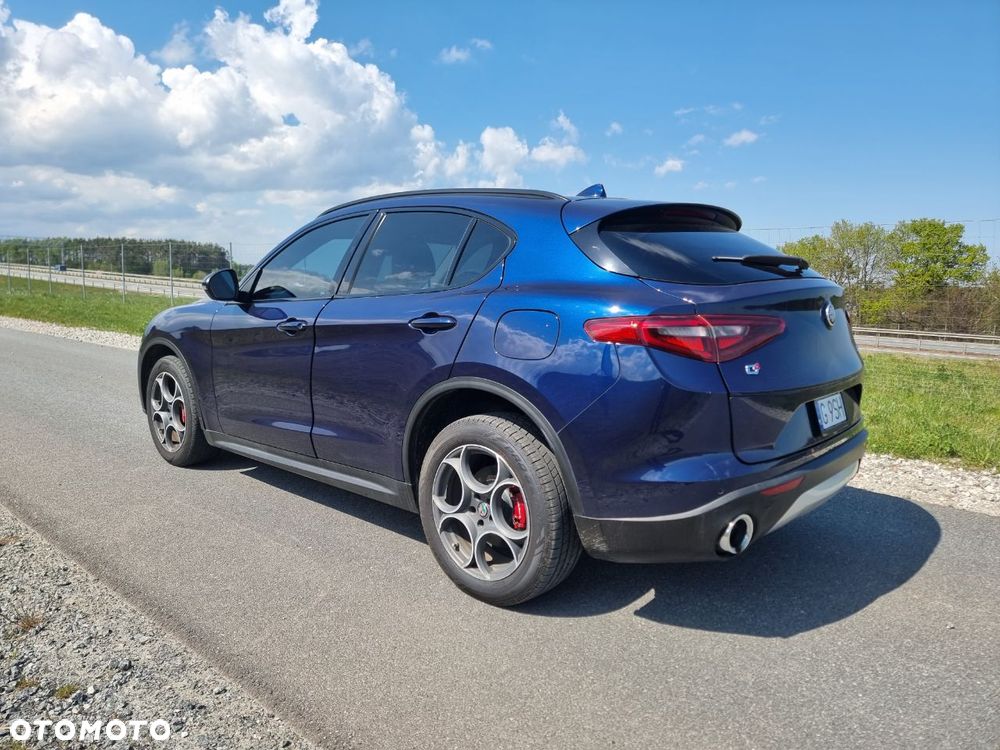 Alfa Romeo Stelvio 2.0 Turbo 16V AT8-Q4 Veloce Ti - 3