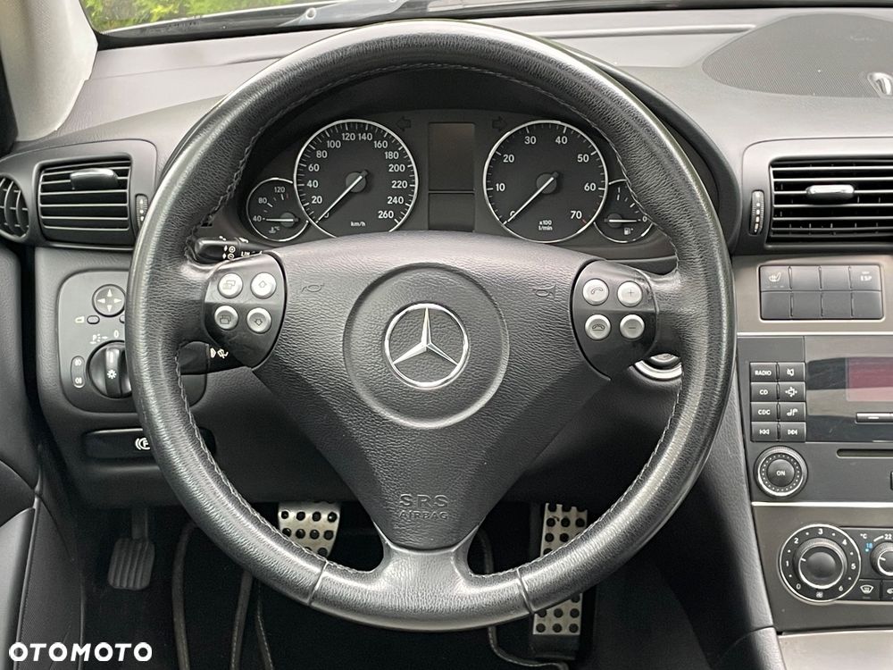 Mercedes-Benz Klasa C 180 Kompressor Sportcoupe - 29