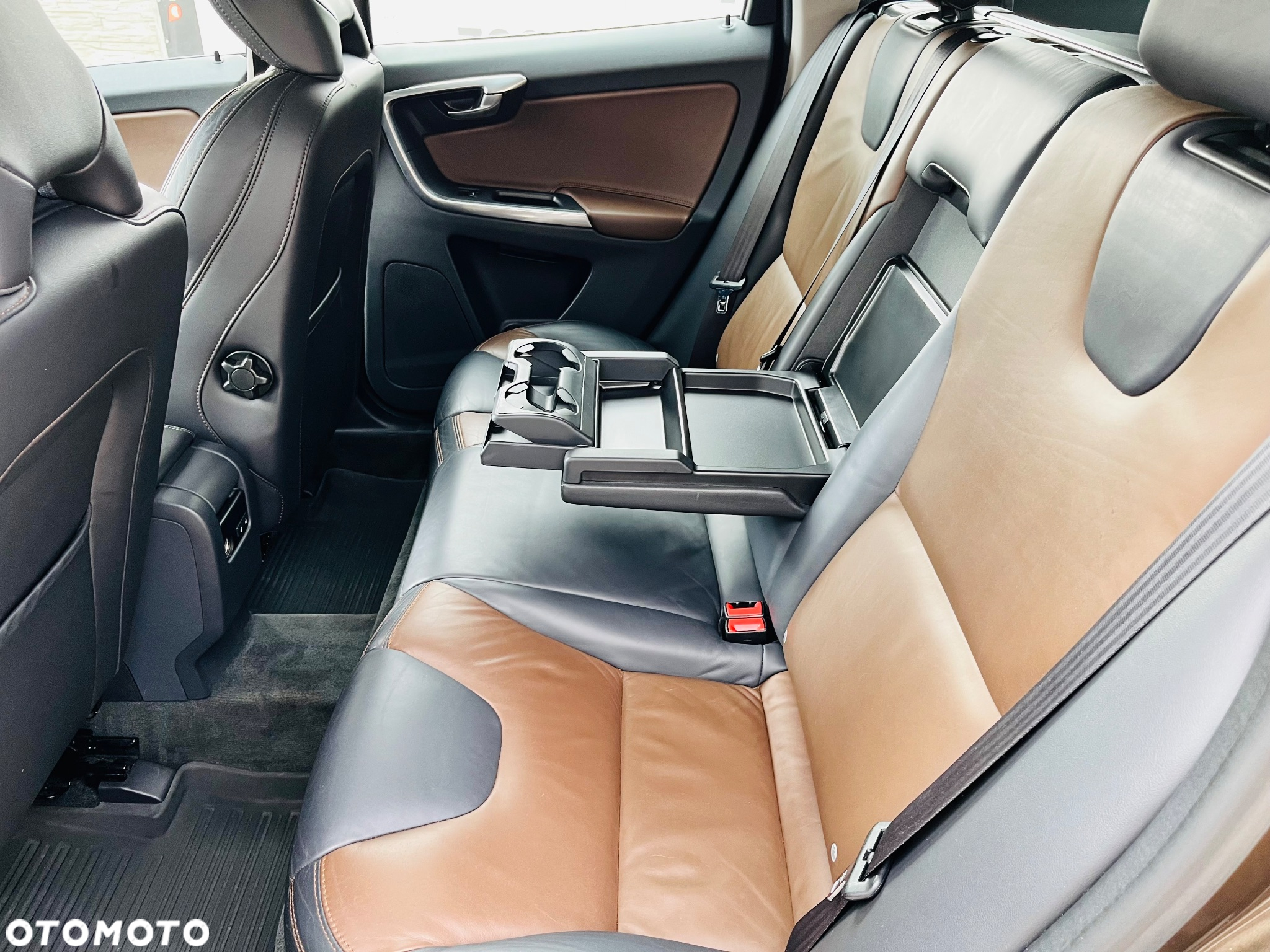 Volvo XC 60 D4 Momentum - 27