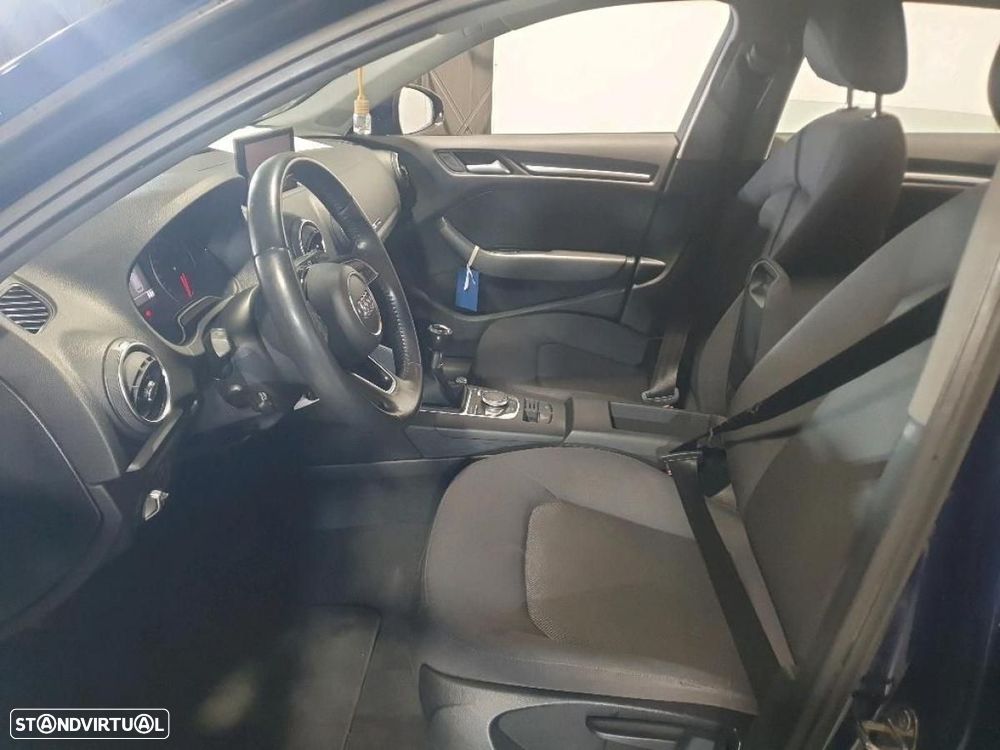 Audi A3 Sportback 2.0 TDI — fotografia 3