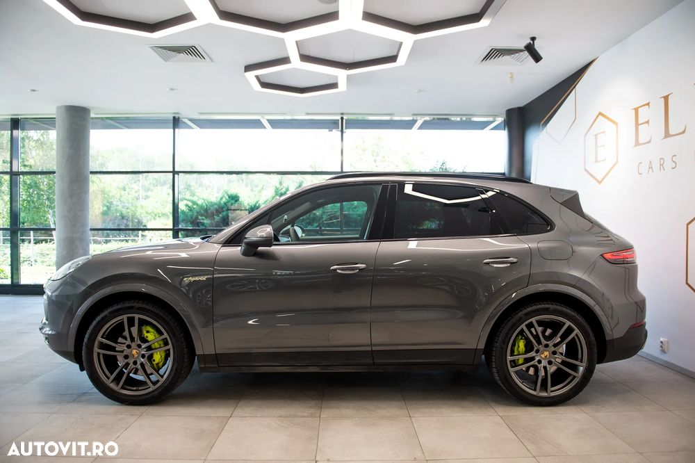 Porsche Cayenne - 4