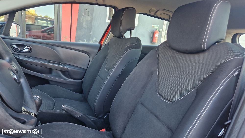 Renault Clio Sport Tourer 0.9 TCE Dynamique S - 12