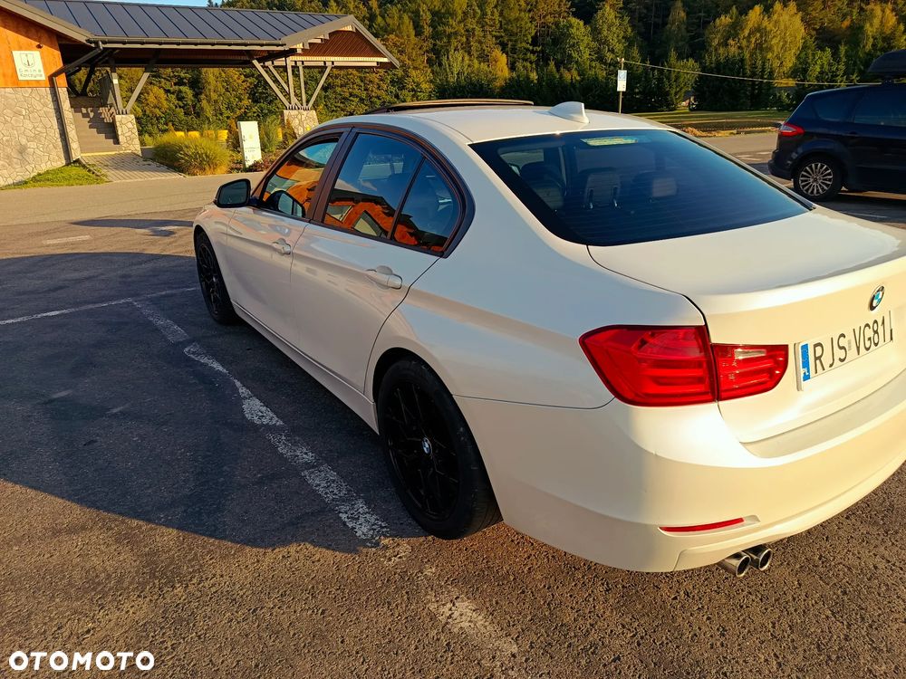 BMW Seria 3 328i xDrive Sport Line - 7