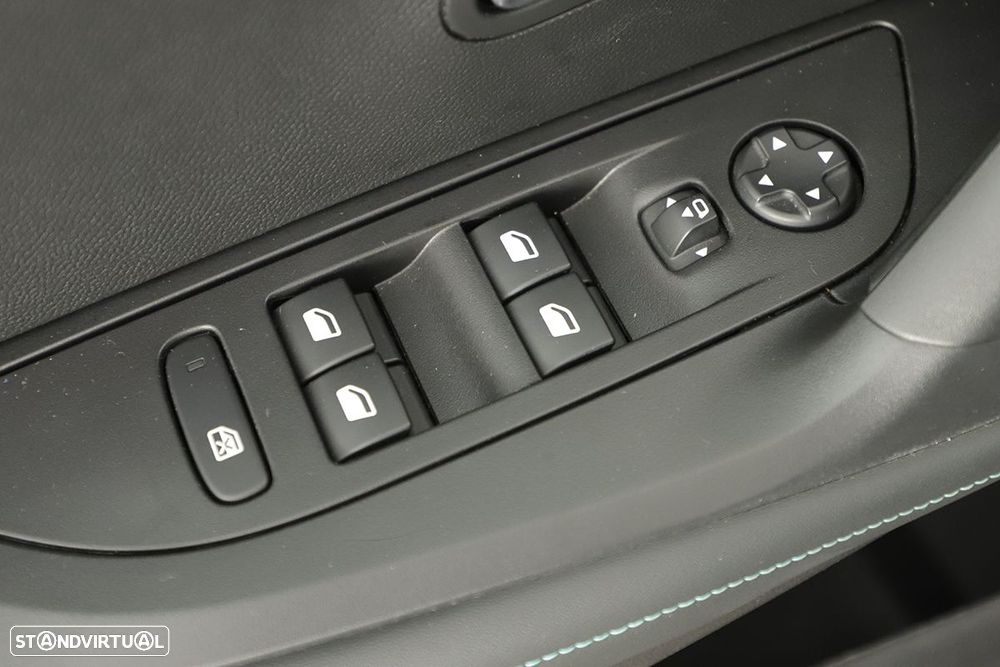 Peugeot 2008 1.2 PureTech Allure EAT8 - 21