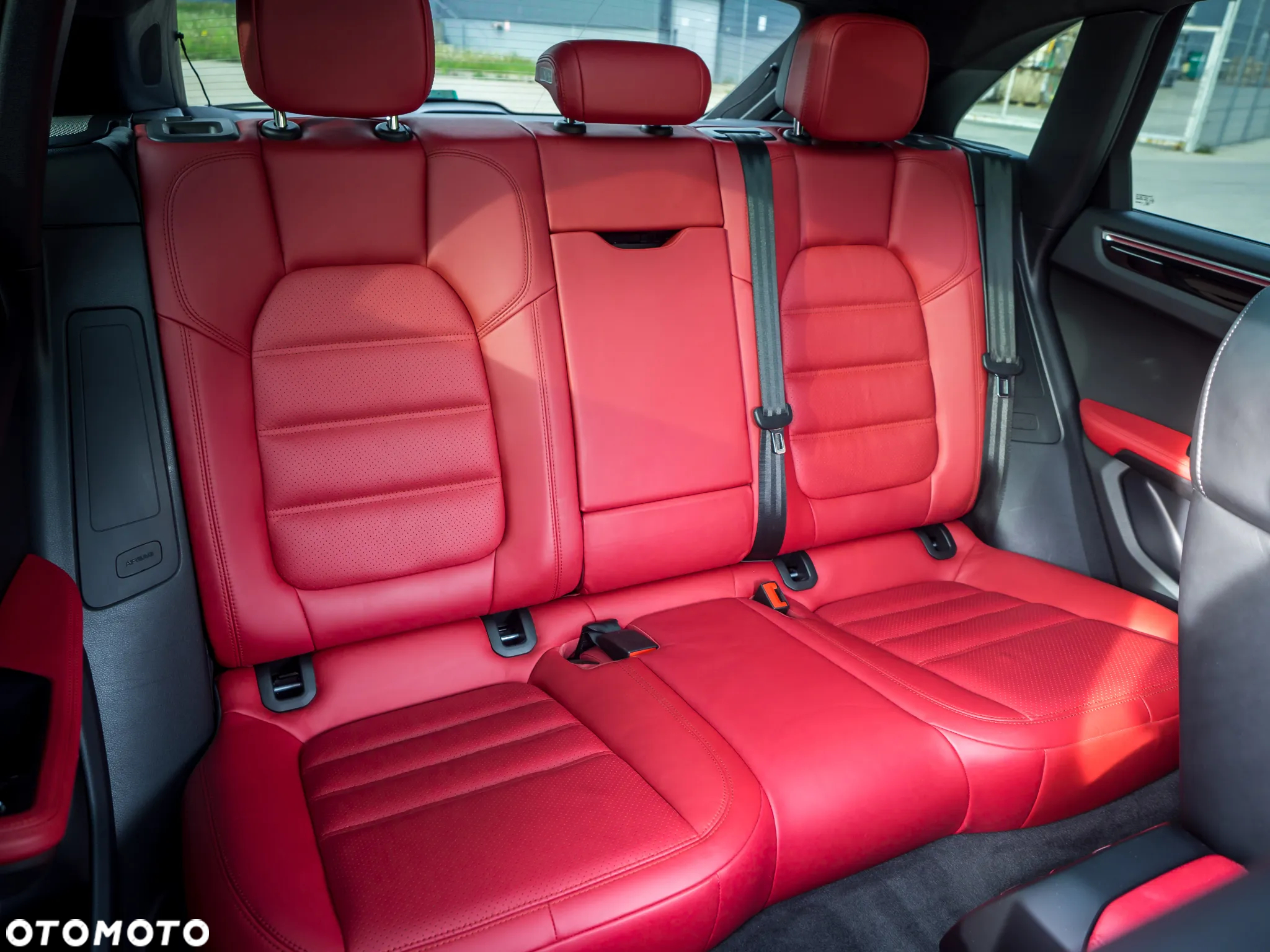 Porsche Macan Turbo - 38