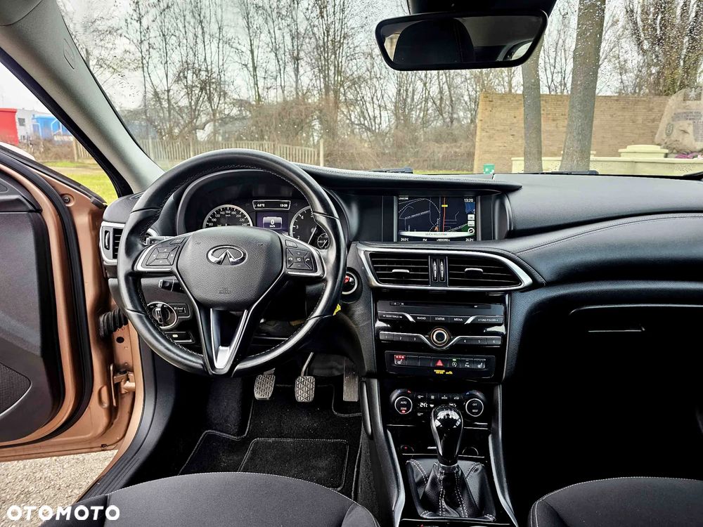 Infiniti Q30 1.6t Premium - 21