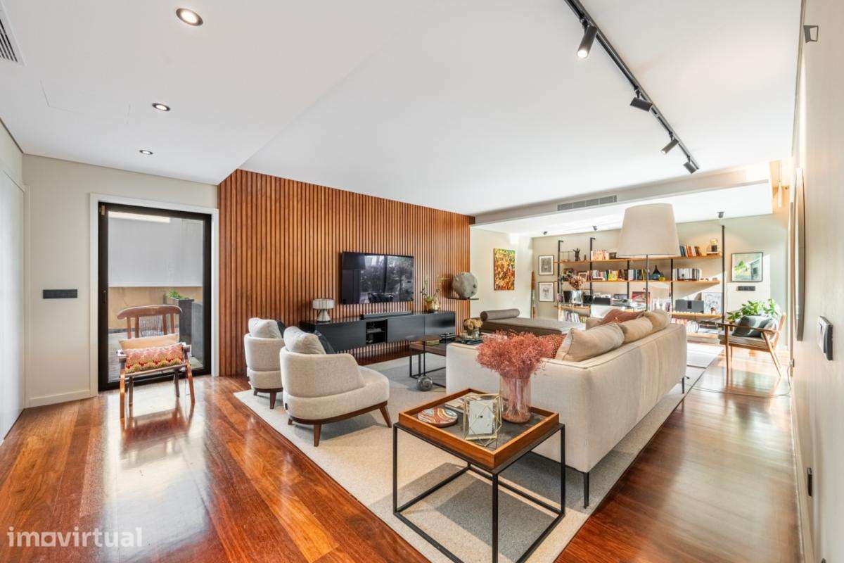 Quarto - localizado em Lordelo do Ouro Porto - Grande imagem: 5/11