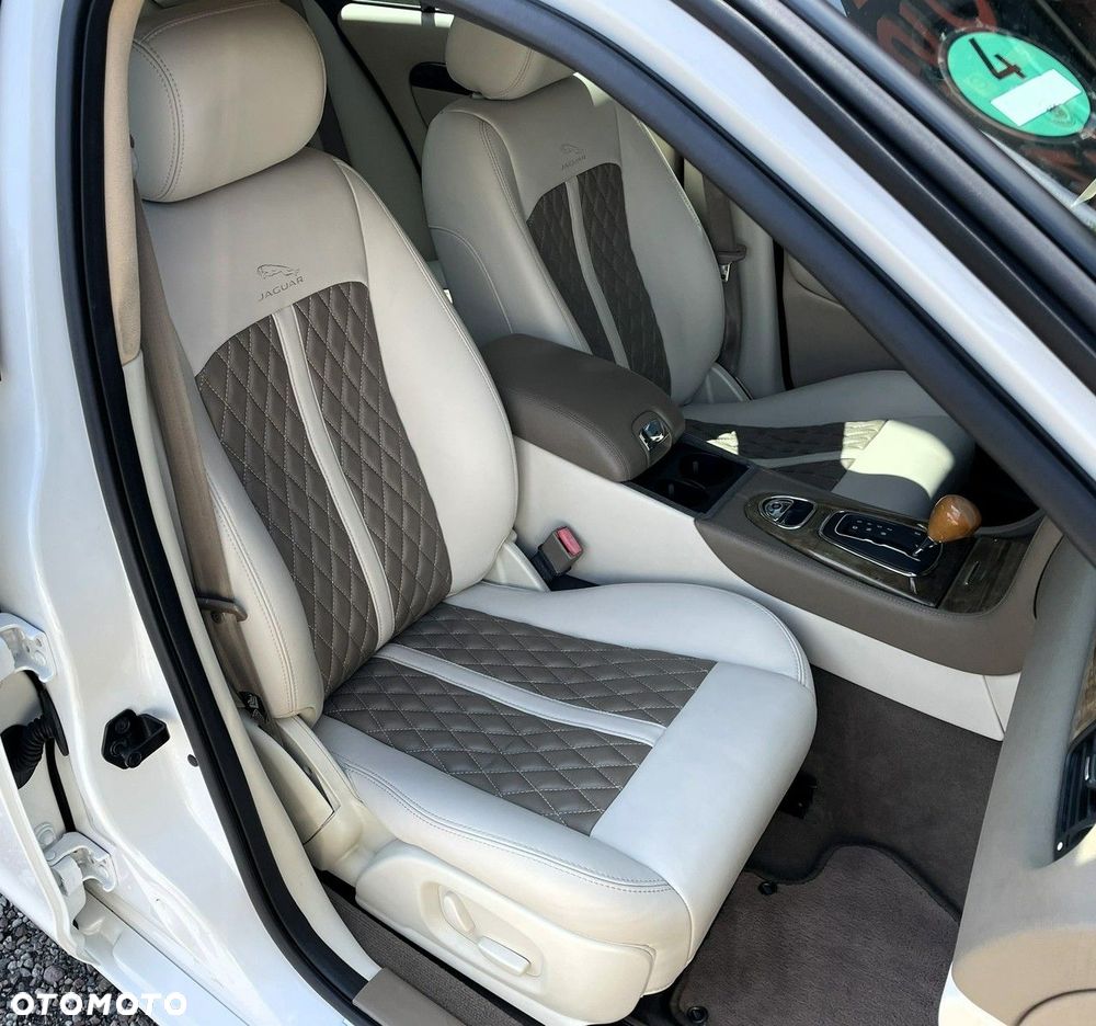 Jaguar S-Type - 30