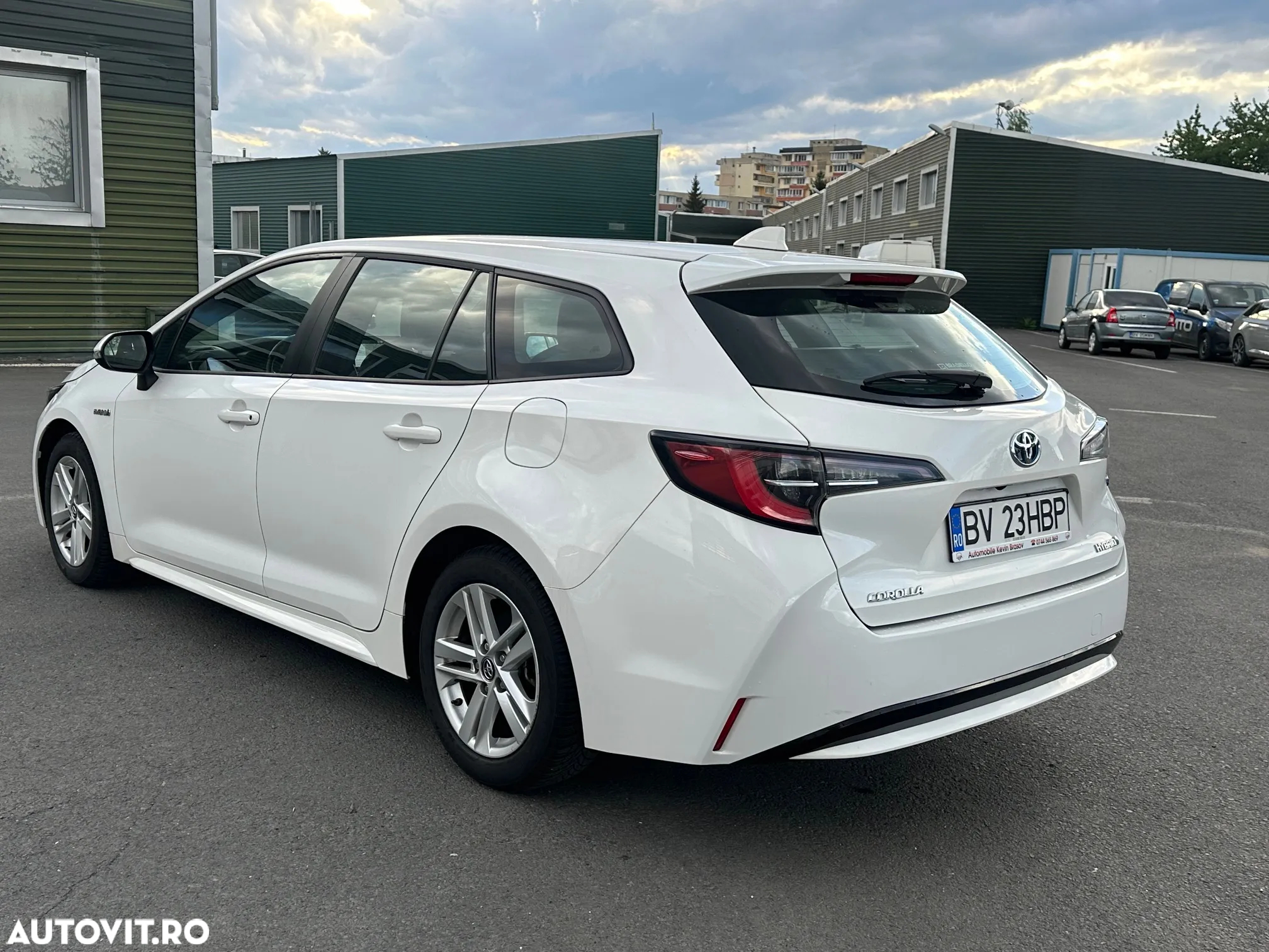 Toyota Corolla 1.8 Hybrid Business Edition - 16