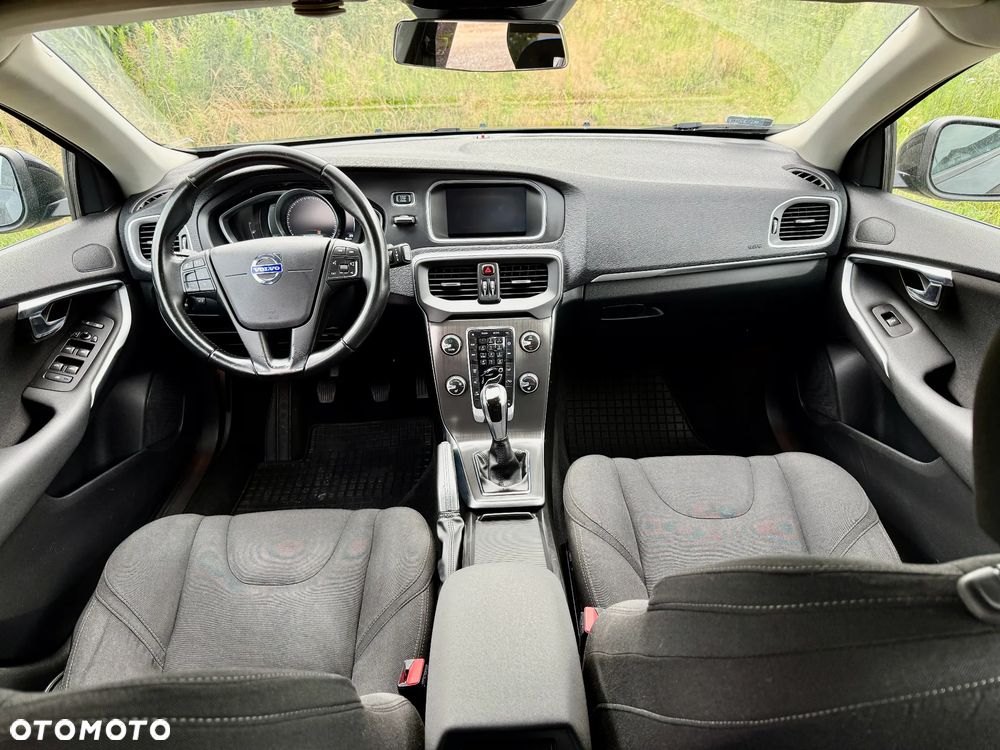 Volvo V40 T2 Momentum - 12