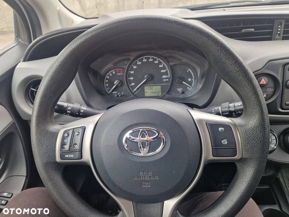 Toyota Yaris 1.5 Active - 13