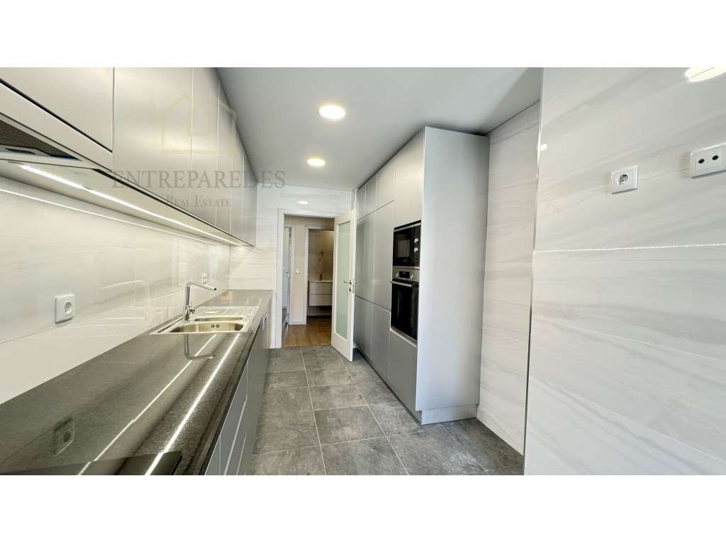 Apartamento T3 com varanda para comprar na Boavista, Porto. Fr 2.2 - Grande imagem: 3/31