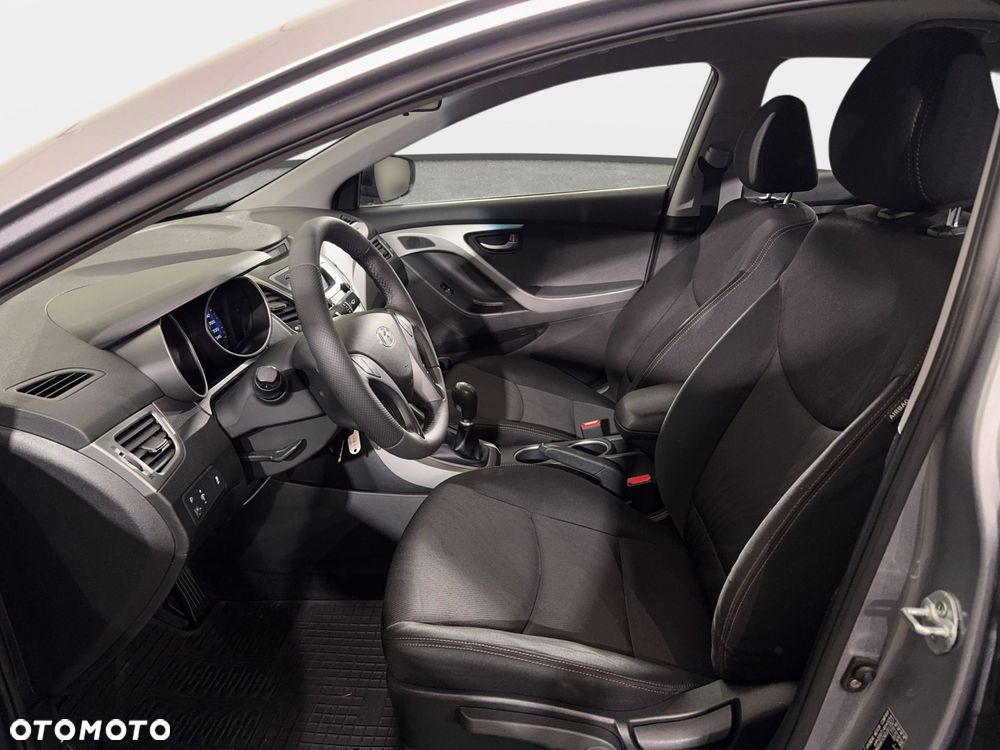 Hyundai Elantra - 10