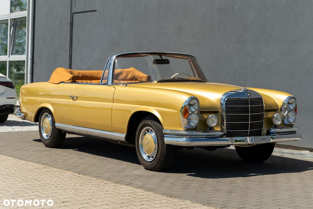 Mercedes-Benz 280 - 12