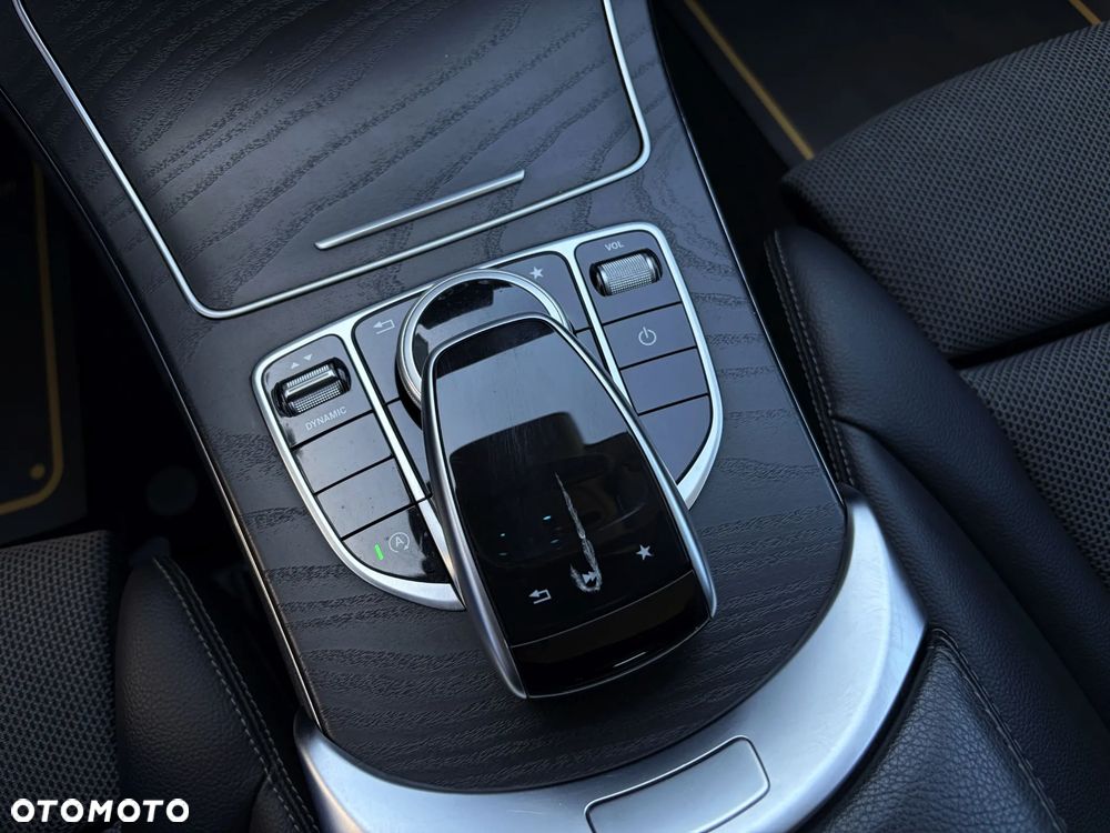 Mercedes-Benz Klasa C 200 9G-TRONIC AMG Line - 32