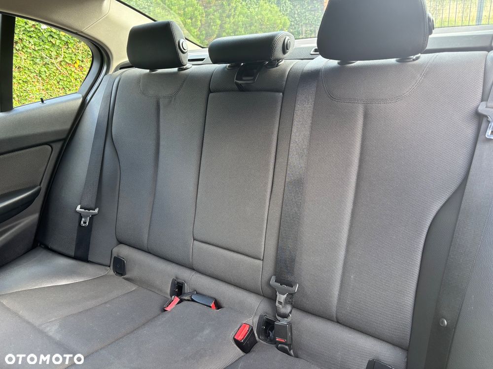 BMW Seria 3 318i - 12
