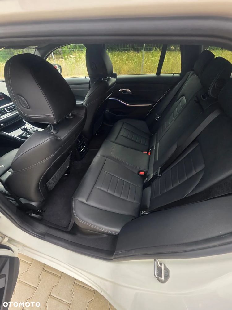 BMW Seria 3 320d Touring - 29