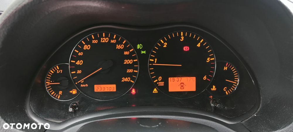 Toyota Avensis 2.2 D-4D Sol Plus - 32