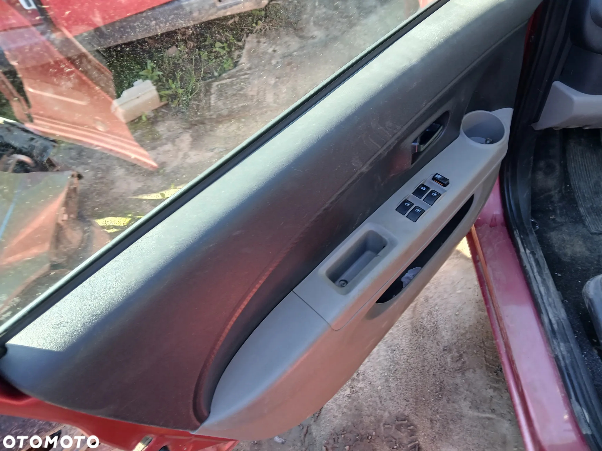 daihatsu sirion II 05/10 fotel fotele kanapa deska kokpit podsufitka boczek boczki klamka podłokietnik licznik - 2