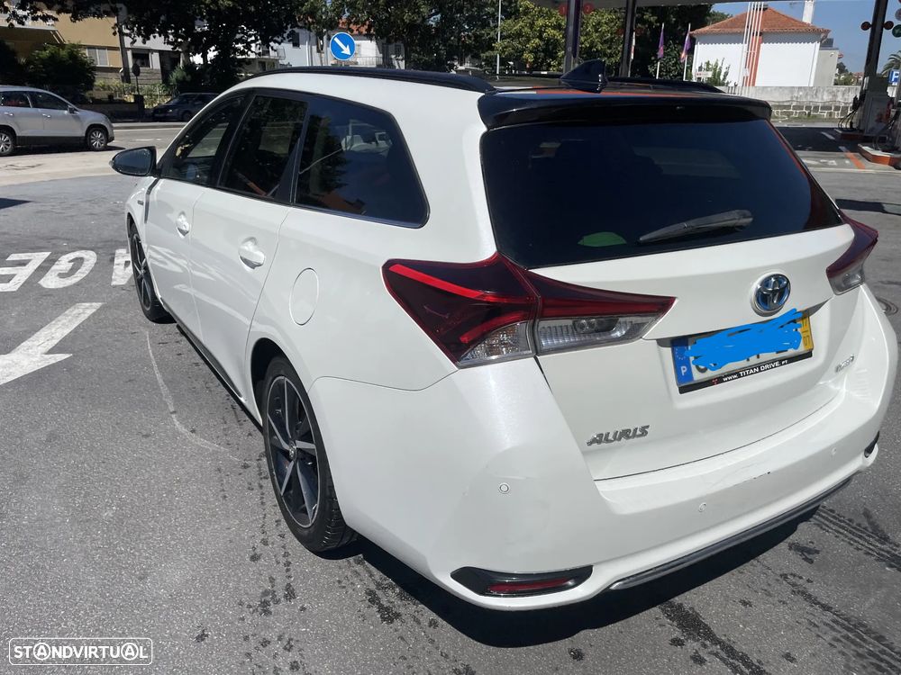 Toyota Auris Touring Sports 1.8 HSD Comfort +P.Techno+P.Sport - 2