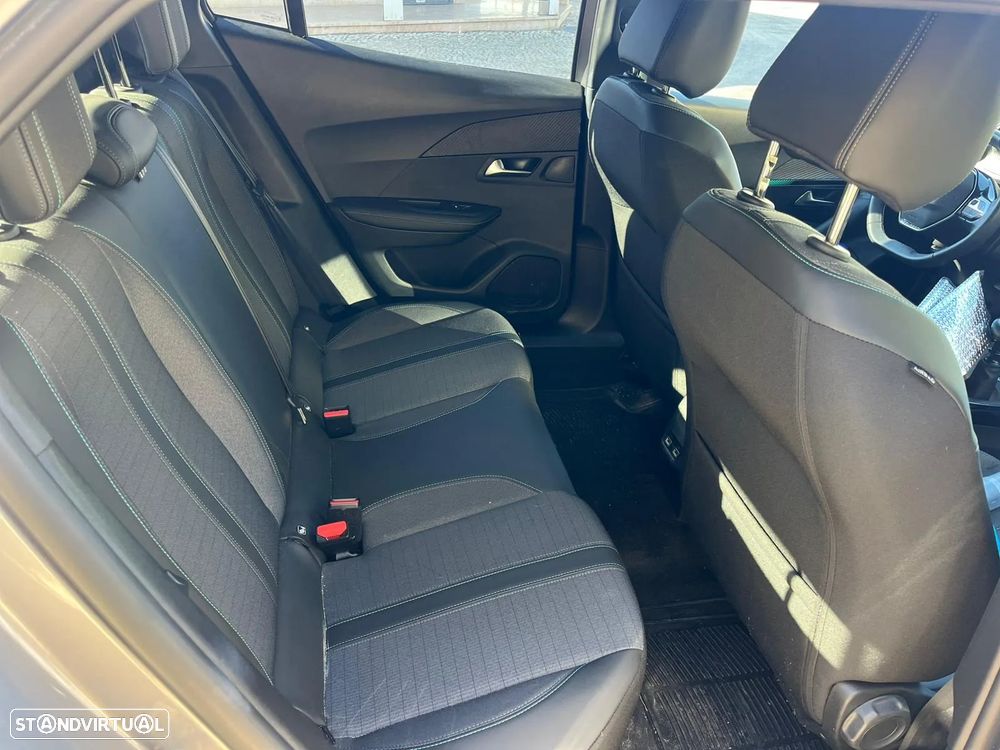 Peugeot 2008 1.2 PureTech Allure Pack - 11