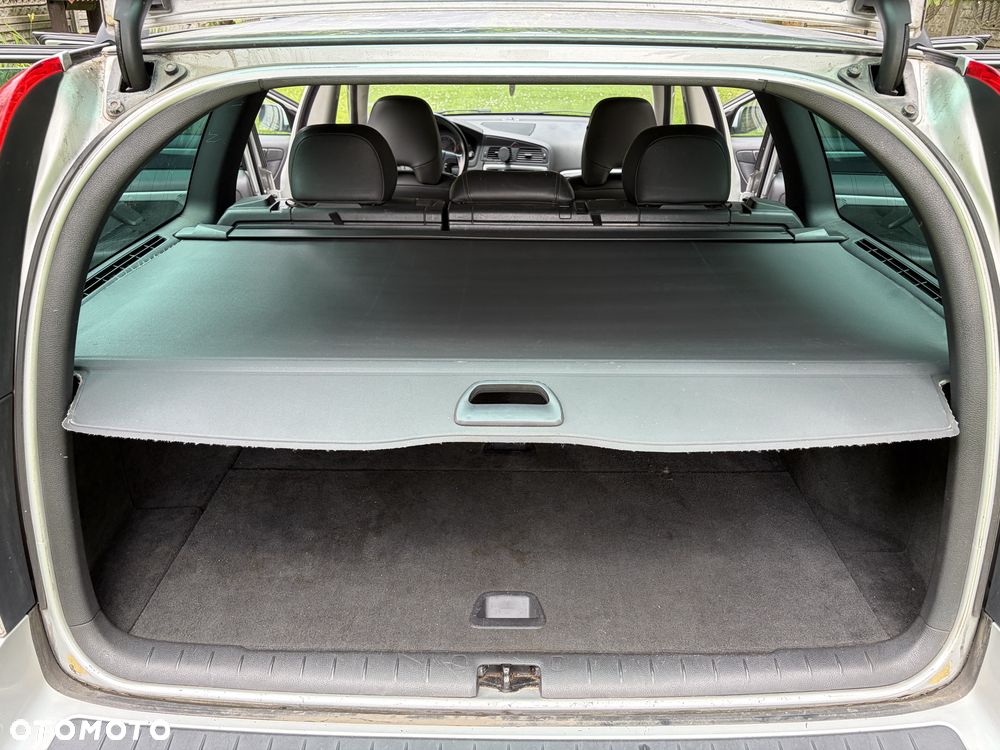 Volvo V70 2.4 Momentum - 23