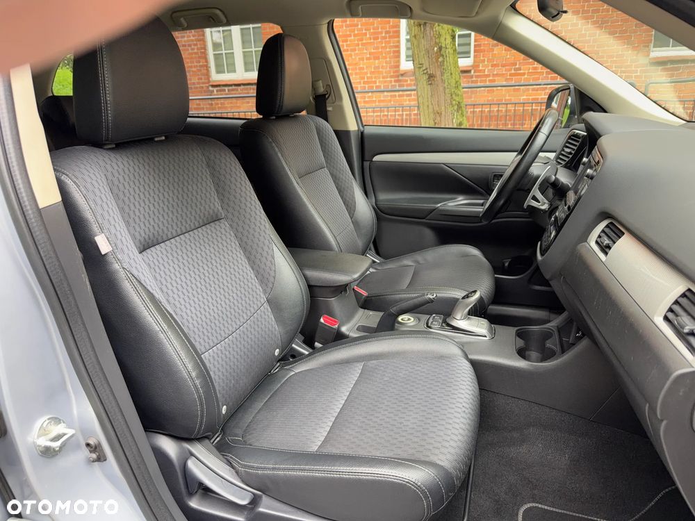 Mitsubishi Outlander 2.0 4WD Plus - 11