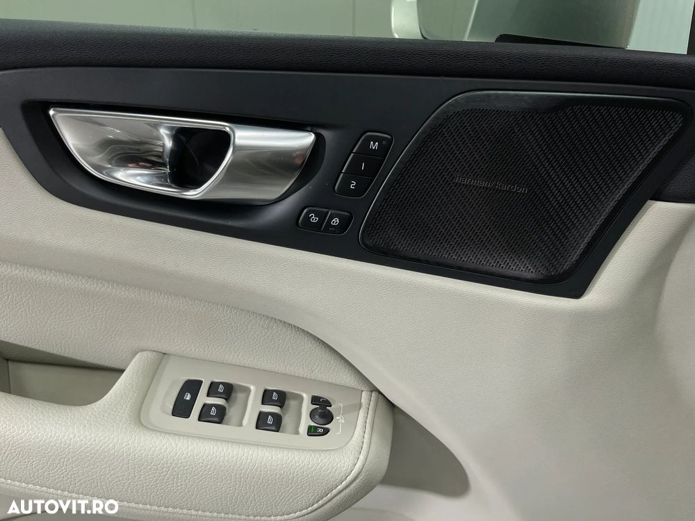 Volvo XC 60 T6 AWD Recharge Geartronic Inscription Expression - 24