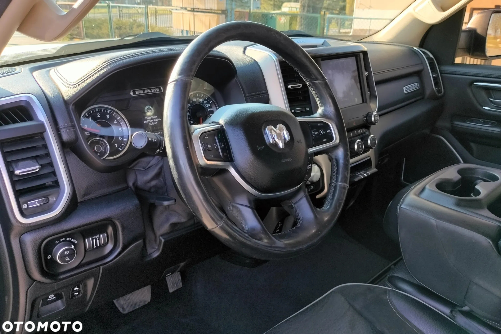RAM 1500 Crew Cab Shortbed Laramie - 5