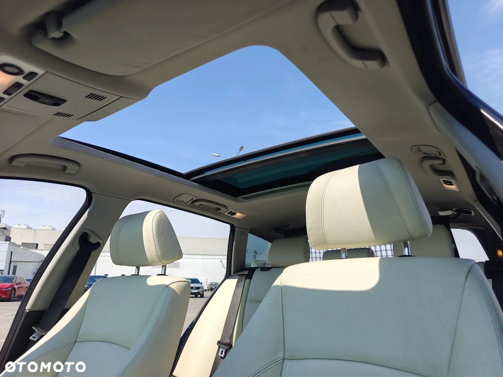 BMW Seria 3 325xi - 20